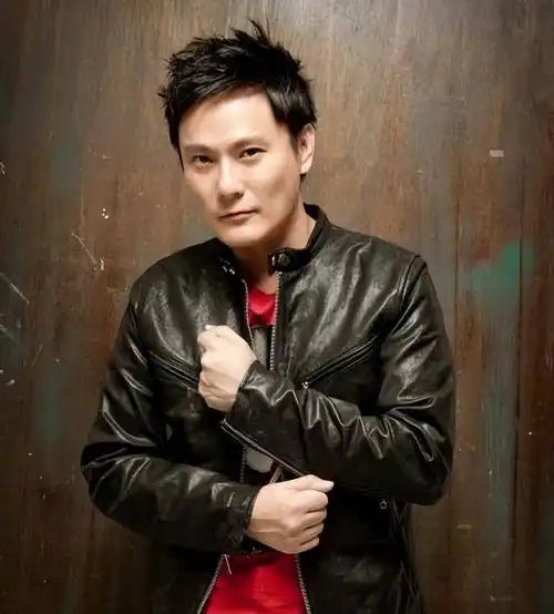 "情歌王子"张信哲,面试时被李宗盛嫌弃,失恋33年后仍然单身