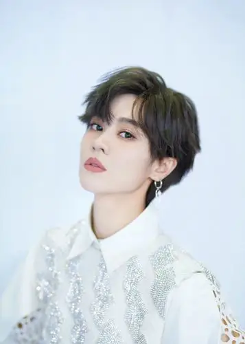 郁可唯短发性感甜酷写真图片34