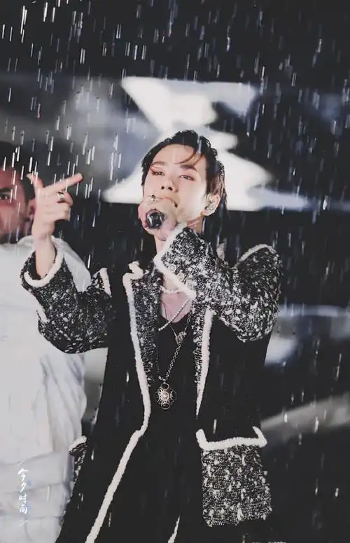 王一博的水舞台,我真的是爱到不行!