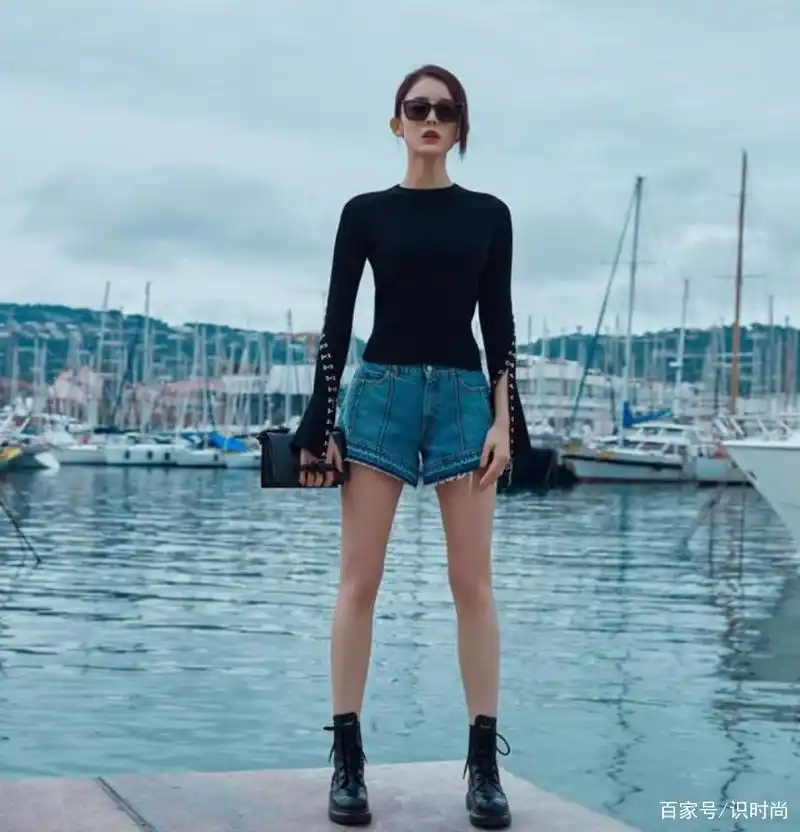 古力娜扎晒街拍照,172身高配短裤秀长腿,越来越有"网红"味了