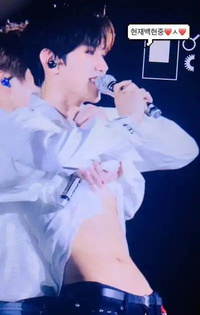 边伯贤 腹肌 壁纸 背景图 exo