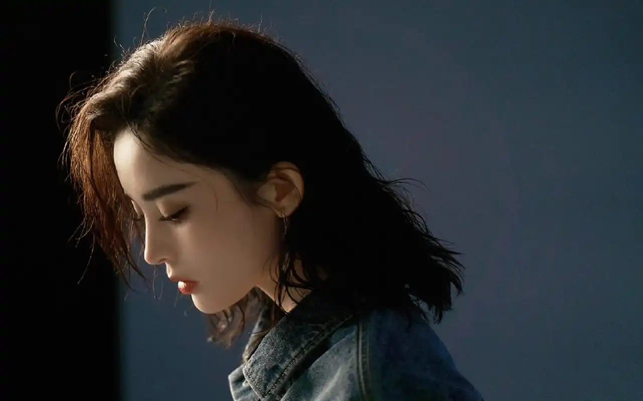 古力娜扎温柔俏丽电脑壁纸