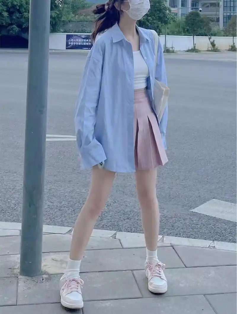 夏天流行穿"浅蓝色",搭配这8个颜色最佳,清爽干净又时髦