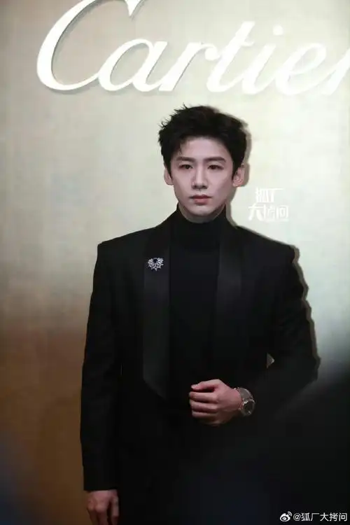 李现白敬亭张婧仪同框生图##李现白敬亭张婧仪活动同框生图