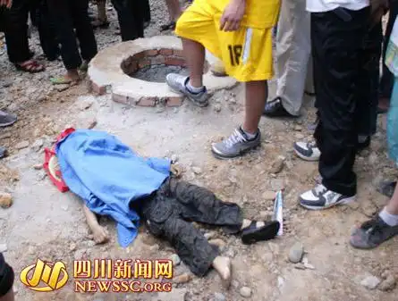 跌进化粪池被淹死的小孩