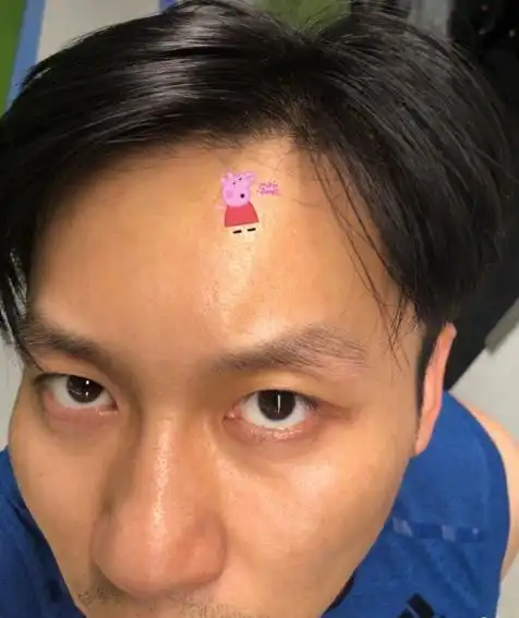 反倒让粉丝表示特别佩服李晨,能够将额头全部露出来,而且还不刮胡子就