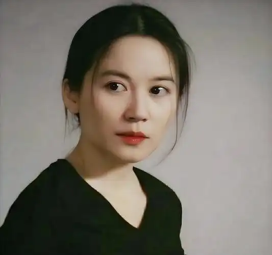 俞飞鸿真是越老越美!年轻时风姿绰约,52岁老了依旧风韵犹存