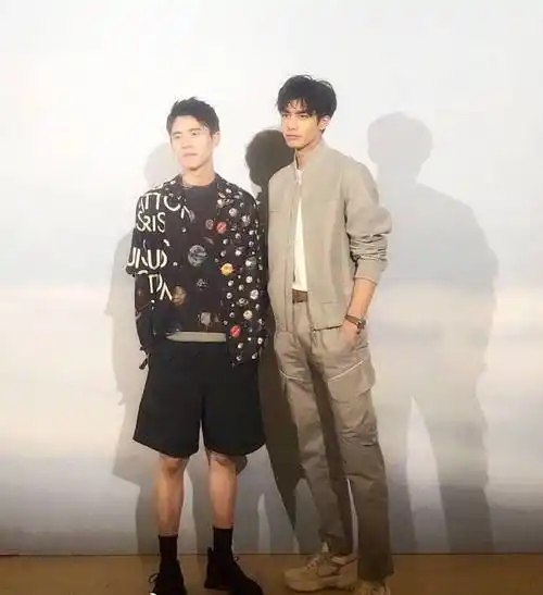 宋威龙&刘昊然/图片来源:微博宋威龙&任嘉伦&关晓彤&曾舜晞/图片来源