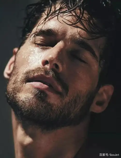 意大利男模simone 成为了louis vuitton 的最新男模面孔!