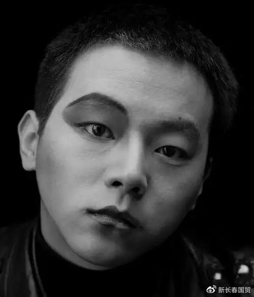 窦唯30年前写真旧照曝光,半脸妆出镜又酷又帅|窦唯_新浪新闻