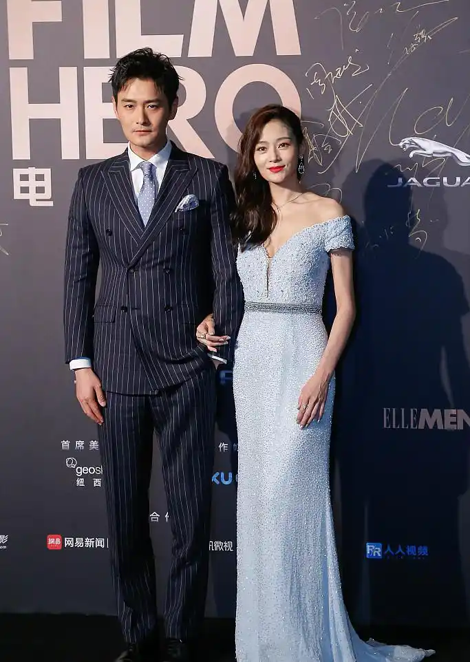 "高贵妃"谭卓寒风中露背秀美腿 "纯妃"王媛可搂老公秀恩爱