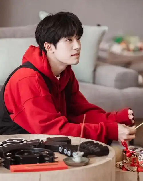 易烊千玺朋友请听好