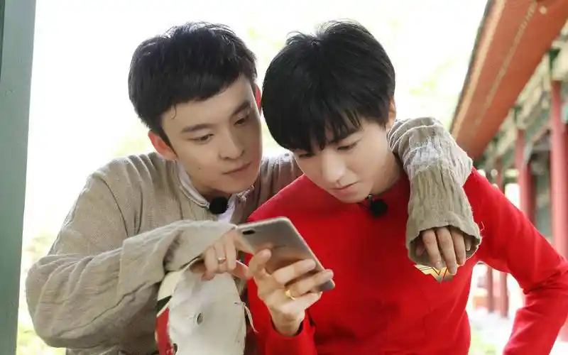 关晓彤二次元超美仿妆,宋茜古装造型时尚全场_孙怡_王俊凯_董子健