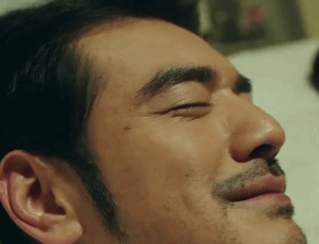 金城武是哭还是笑闭眼搞笑gif动图_动态图_表情包下载_soogif