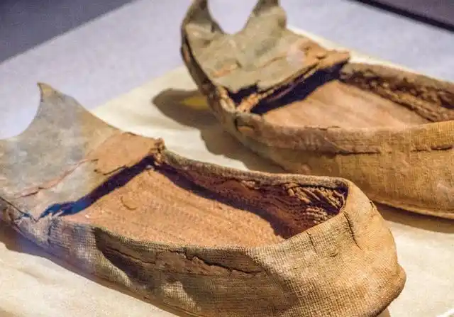 中国古代鞋履趣谈之——从敦煌莫高窟壁画看唐代的履靴