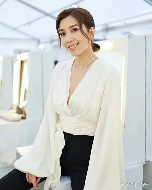 看懂tvb花旦黄智雯发文宣布结婚,才发现明星艺人喜结连理真好