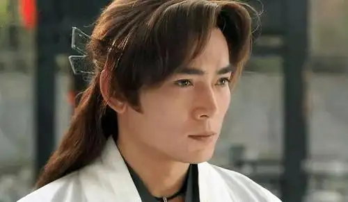 "二郎神"焦恩俊老了,身边的"哮天犬"却越来越帅,还成了影帝