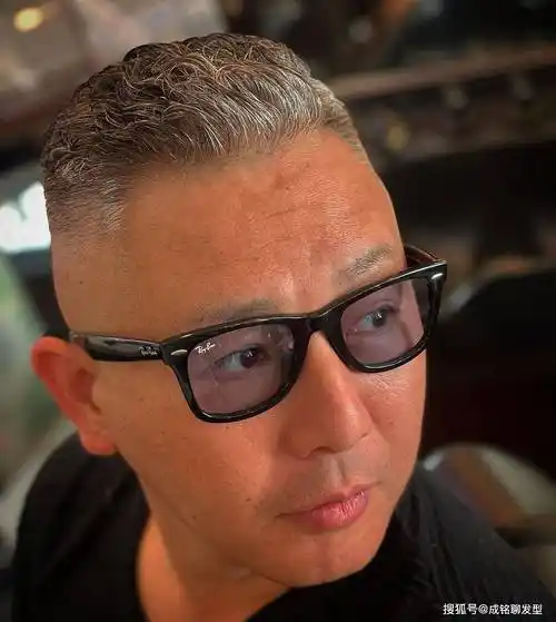 原创中年大叔别总剪板寸试试这几种铲青发型干练又帅气