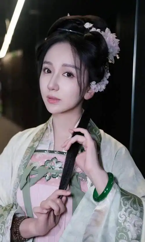 娱乐圈聚焦:肖战刘诗诗,章子怡汪峰,易烊千玺蔡国庆井柏然