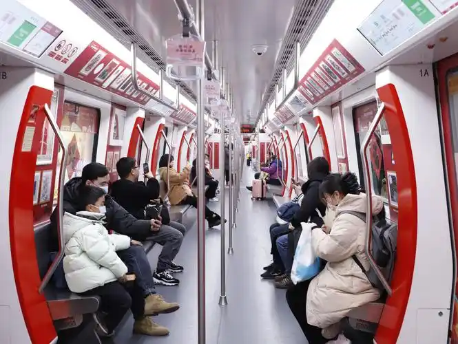 2024龙腾神州江苏六城地铁挂春联首站活动在无锡启动