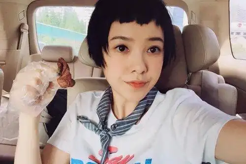 适合什么短头发发型图 修剪乖巧时尚的西瓜头发型打造_发型造型_宝妈