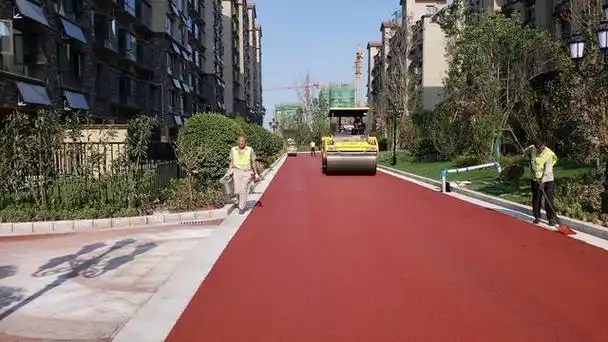 对于老旧小区的沥青路面改造和修补,以下是一些建议和步骤