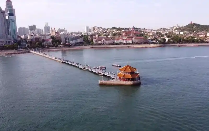 青岛最著名的景点,栈桥,百年历史了!