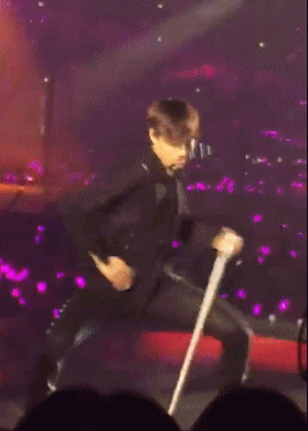 扭动跳舞性感明星gif动图_动态图_表情包下载_soogif