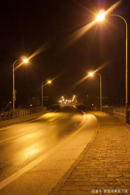 夜色阑珊下我的故事也慢慢开始