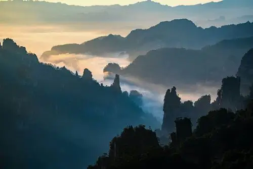 远看山有色,如痴如画的仙境恐怕唯有天上有了