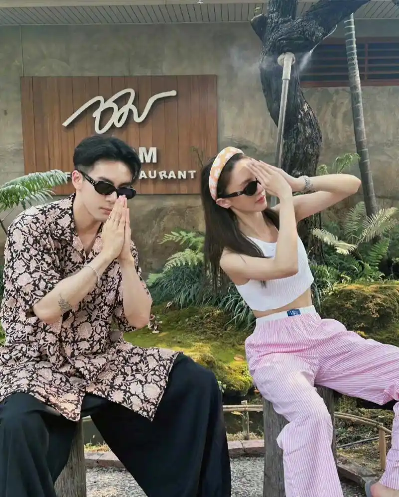 金晨,曾舜晞恩爱旅游[打call],他们什么时候在一起了?[疑问]