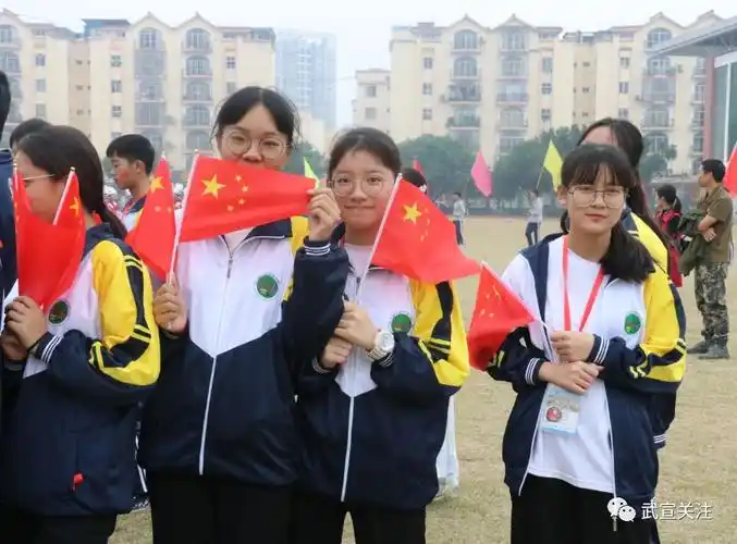 马云在场笑歪了武宣二中文化艺术节暨运动会昨日开幕还有大黄鸭