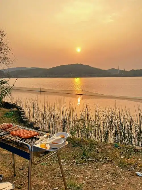 天呐武汉绝美湖景露营地居然能烧烤和k歌