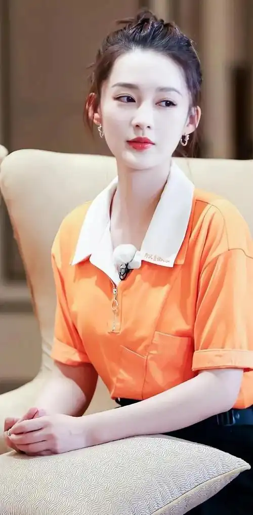 甜美可爱的李沁,娇俏可人,文雅秀丽的写真照!__财经头条