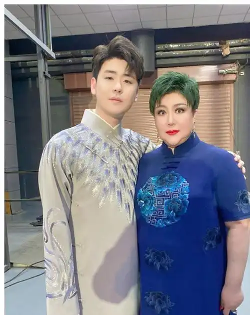 德云社这些名气正响的演员身上个个都有丑闻.