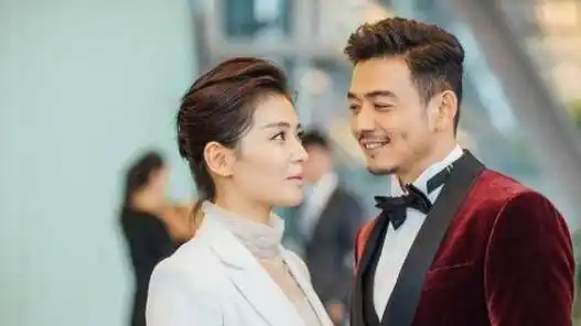 原创原创36岁杨烁为什么要隐藏老婆的身份呢看看她是谁你就知道了