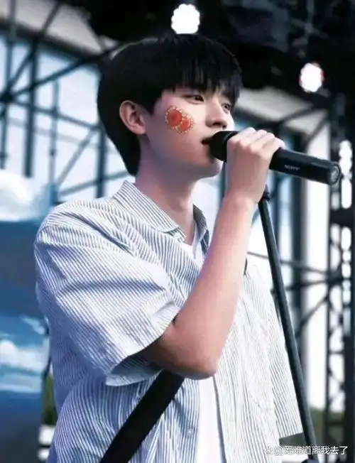 再来看看重庆帅气迷人十足的男演员们,还有运动员转型成功的!