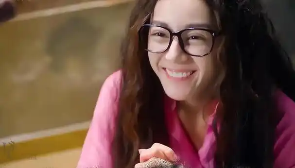 事实证明31岁的定毯神针迪丽热巴终于上道了