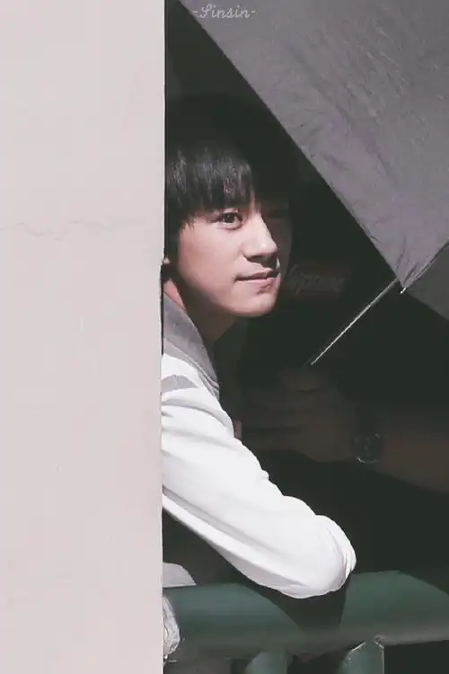 易烊千玺超话2016 /0922 /160922我们的少年时代拍摄猪扒包柯柯