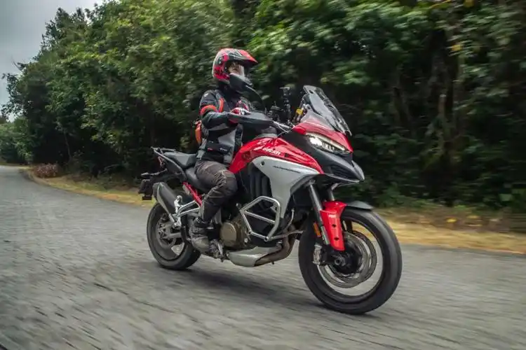 全能休旅,杜卡迪新款v4揽途初体验,动力依旧,舒适提升