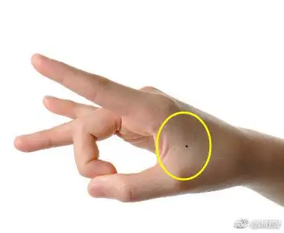 手相知识点虎口有痣,在手相学中,是主忧思的,通常有这种痣相的人,大