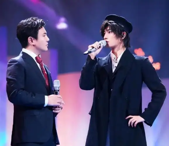 谁才是军艺校草沙溢沈腾杨洋晒照互相拆台岳云鹏评价亮了