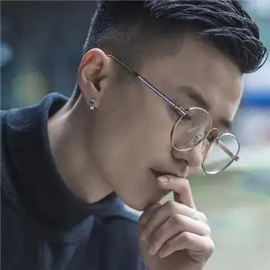 范戴眼镜男生头像
