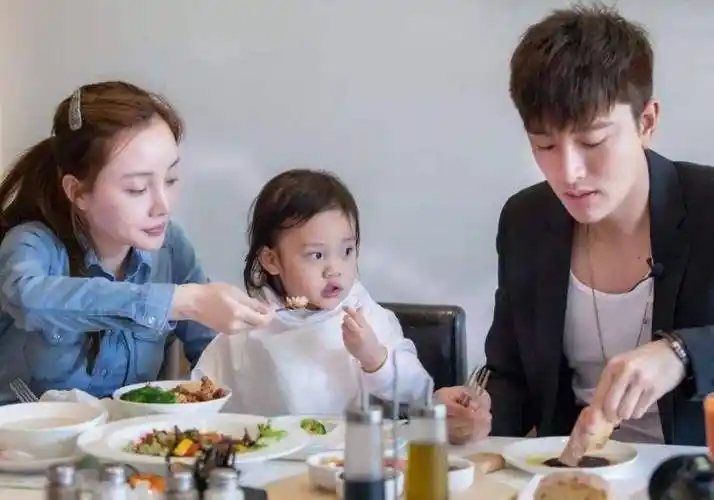 贾乃亮两段感情让他成长,与王子文的恋情很可惜,李小璐不是良配_婚姻