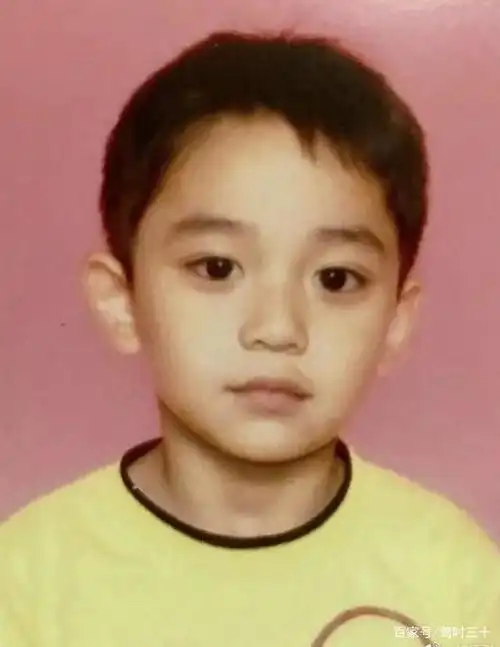 男星童年照大起底,郑恺胡歌基本没变化,肖战王一博差点没认出来