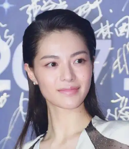 钟楚曦旧照爆出皮肤黝黑认不出曾是李现前女友为出名分手