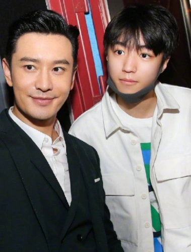 王俊凯晒照支持黄晓明新戏,杨紫回复显调皮,晓明回复让人心疼