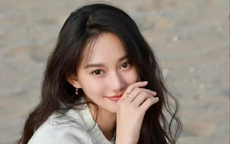 夏梦早秋写真时尚感的秋日穿搭波浪卷发美丽动人