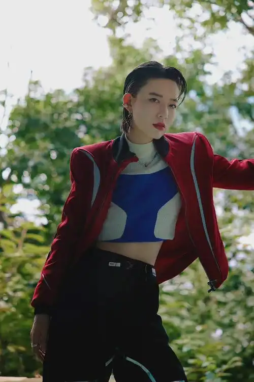 李斯丹妮全球首穿法拉利首个时装系列