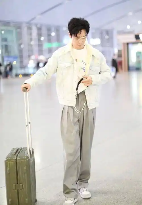 黄晓明瘦身20斤变得清爽,减肥才是哥哥们的"洗洁精"_成功_去油_气质